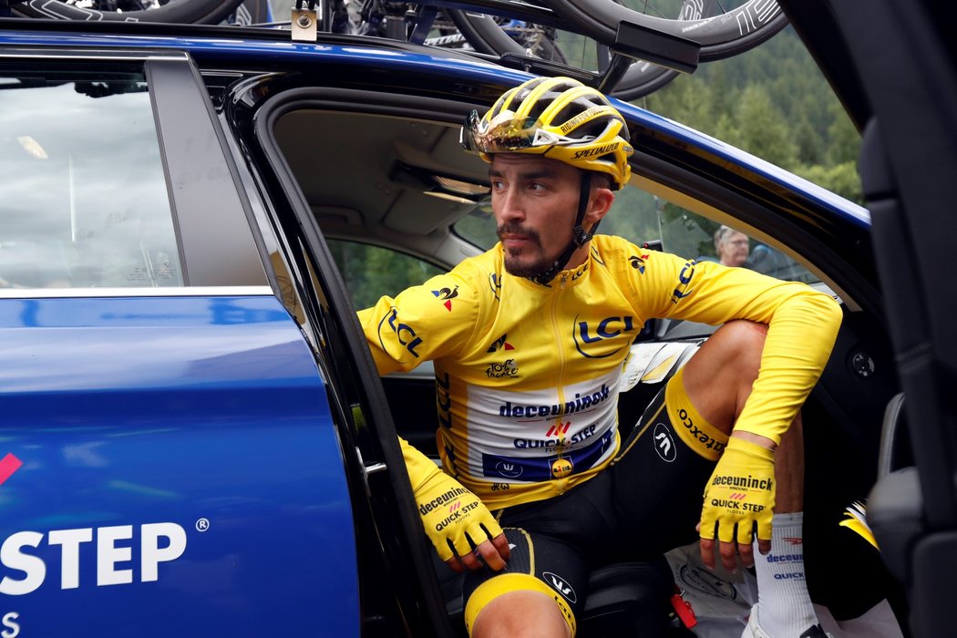 Francouzský jezdec Julian Alaphilippe po předčasně ukončené 19. etapě Tour de France