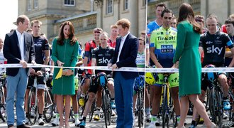 FOTO: Kate v zeleném odstartovala Tour de France. Kam to koukal Contador?