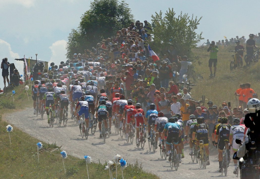 Desátá etapa si pro cyklisty na Tour de France přichystala náročná horská stoupání