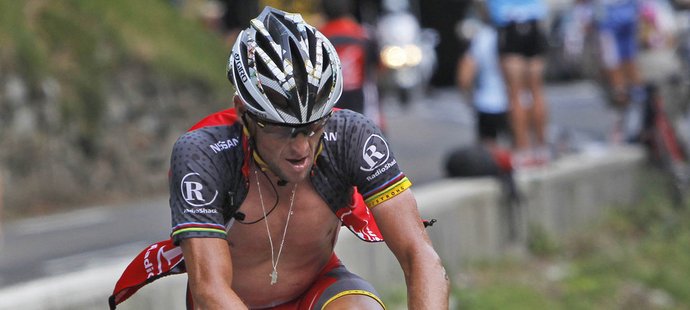 Lance Armstrong na trati 16. etapy Tour de France