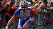 Francouzský závodník Arnaud Demare se raduje z vítězství v 18. etapě Tour 