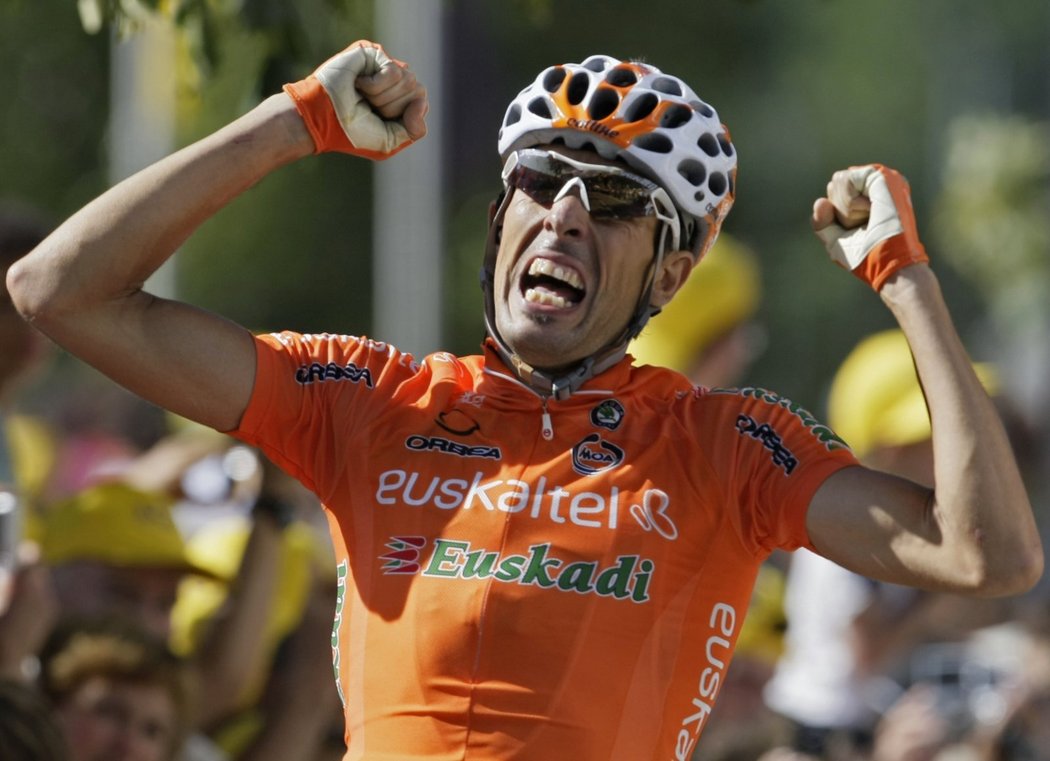 Mikel Astarloza se raduje ze svého prvního triumfu na Tour de France v kariéře