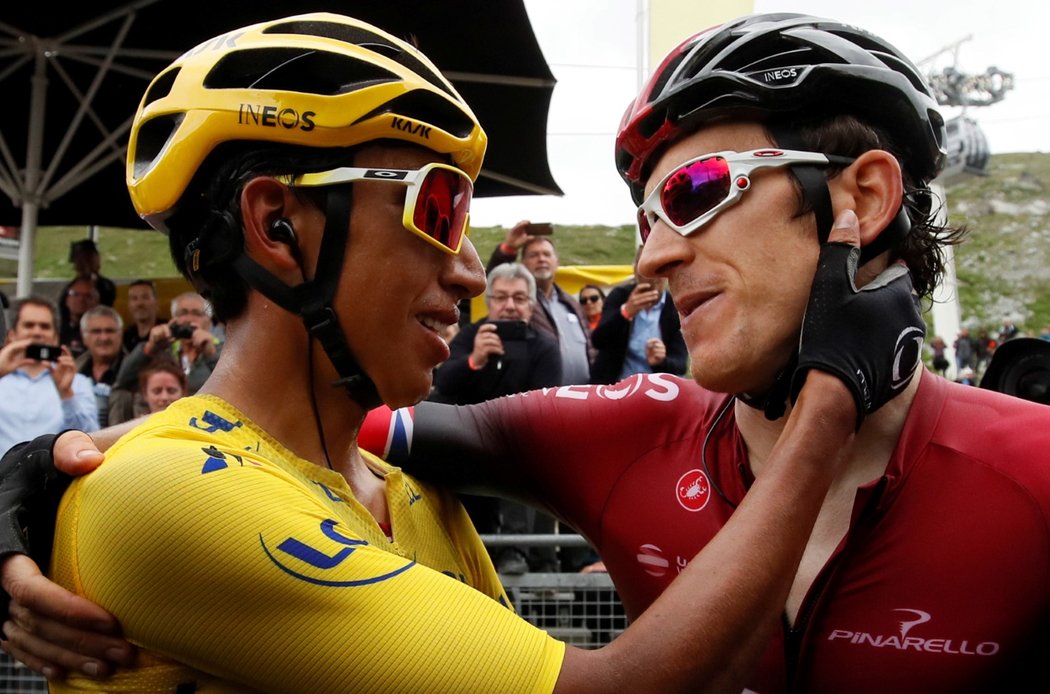 Vítěz Tour Egan Bernal s vítězem loňského ročníku Geraintem Thomasem.