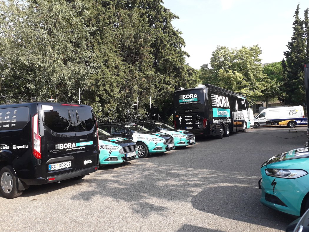 Týmový autobus stáje Bora-Hansgrohe na Tour de France