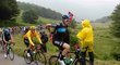 Bradley Wiggins ve žlutém trikotu za svým týmovým kolegou Christopherem Froomem na trati 14. etapy Tour de France