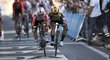11. etapu Tour de France s cílem v Toulouse vyhrál o milimetry Australan Caleb Ewan