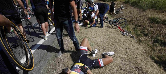 Cancellara upadl ve třetí etapě Tour de France