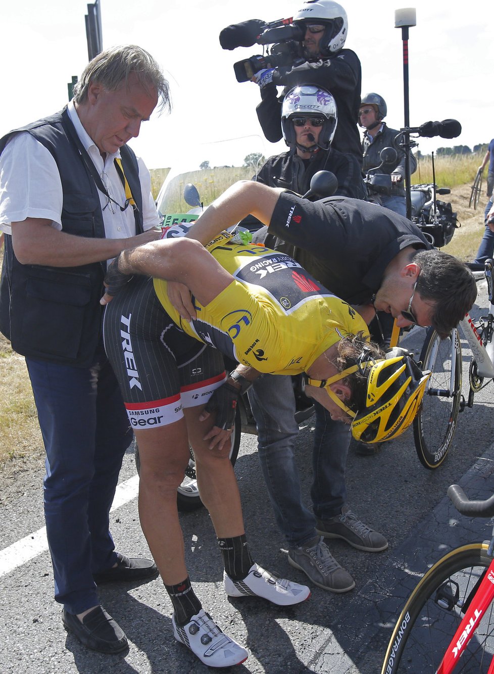 Cancellara přišel nejen o žlutý trikot, ale o celý závod