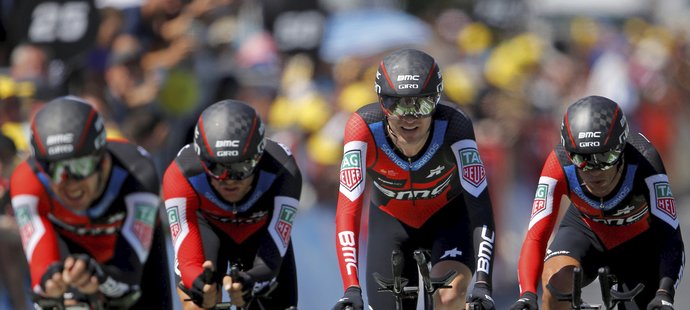 Finišující stáj BMC v týmové časovce na Tour de France