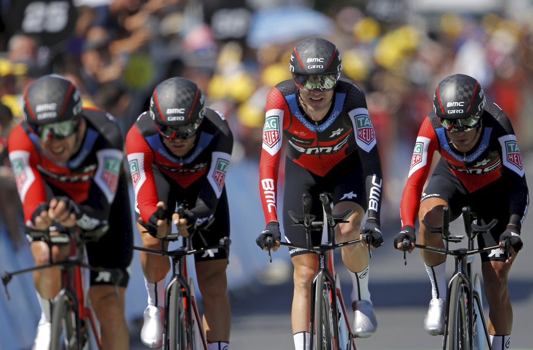 Finišující stáj BMC v týmové časovce na Tour de France