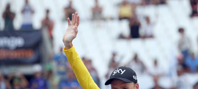 Chris Froome se raduje ze svého celkem čtvrtého vítězství na slavné Tour de France