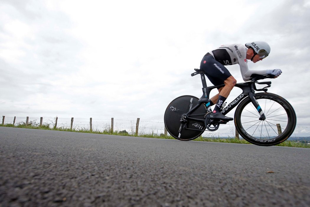 Chris Froome se při sobotní časovce snažil dostat zpátky mezi nejlepší trojici celkového pořadí