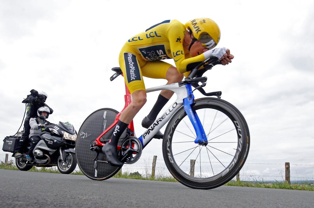 Geraint Thomas bojoval v sobotní časovce o udržení žlutého trikotu, což by zaručilo vítězství v letošním ročníku Tour de France