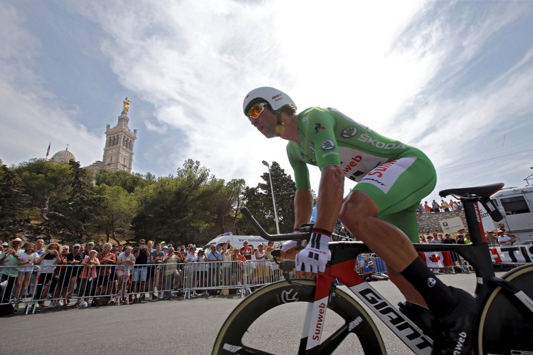 Michael Matthews v zeleném dresu na trati časovky Tour de France v Marseille