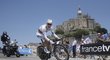 Jedenáctá etapa Tour de France měla fantastickou kulisu v ostrůvku Mont Saint-Michel. Tady pod ním projíždí pozdější vítěz Tony Martin