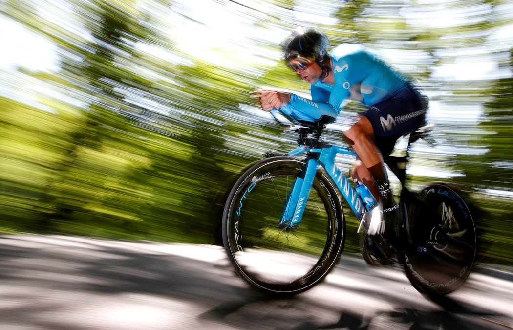 Portugalec Nelson Oliveira při časovce na Tour de France