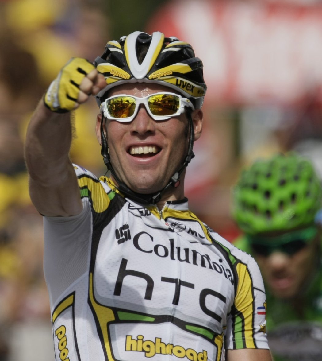 Mark Cavendish se raduje ze svého čtvrtého letošního triumfu na Tour de France.