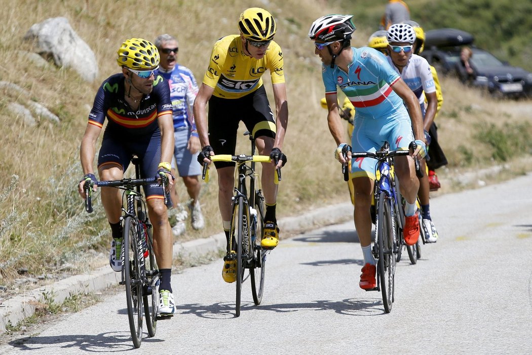 Crhis Froome se v průběhu 20. etapy Tour de France baví s Vincenzo Nibalim