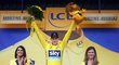 Chris Froome přebírá žlutý trikot po dvacáté etapě Tour de France
