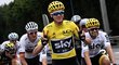 Chris Froome slaví vítězství na dalším Tour de France