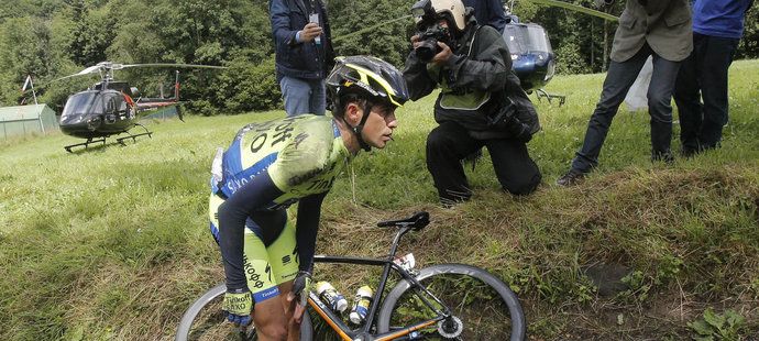 Španělský cyklista Alberto Contador kvůli zranění z pádu musel odstoupit z Tour de France