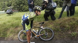 Tour přišla o šampiona! Contador po těžkém pádu ve sjezdu odstoupil