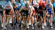 Závěrečný spurt v desáté etapě cyklistického závodu Tour de France