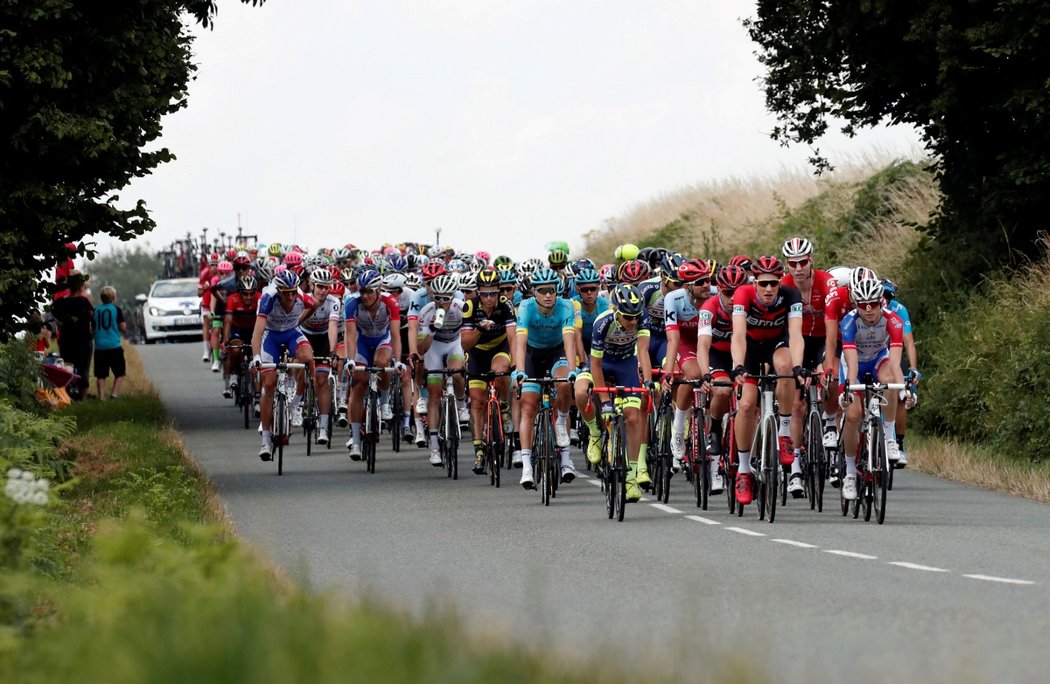 Peloton během 7. etapy Tour de France 2018