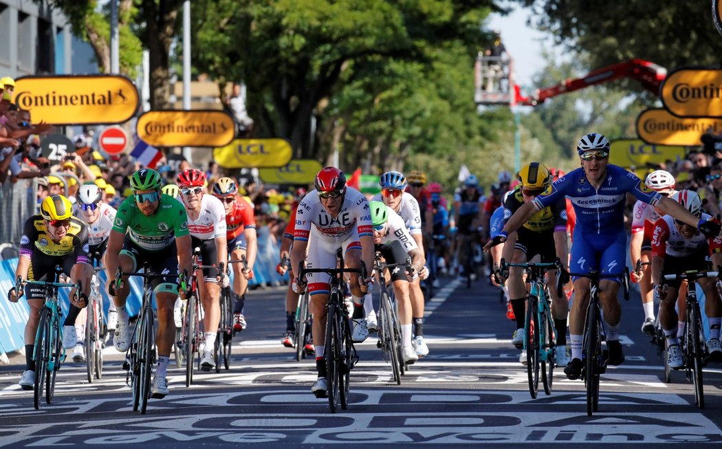 Dojezd čtvrté etapy Tour de France, na snímku druhý zleva Peter Sagan (lídr spurterského bodování)