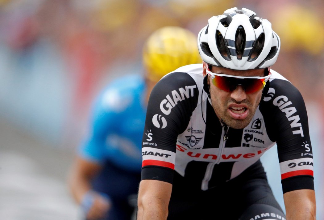 Nizozemský jezdec Tom Dumoulin během jedné z náročných etap cyklistické Tour de France