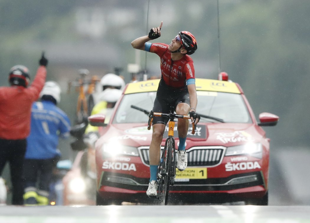 Belgičan Dylan Teuns se raduje z triumfu v osmé etapě Tour de France 2021