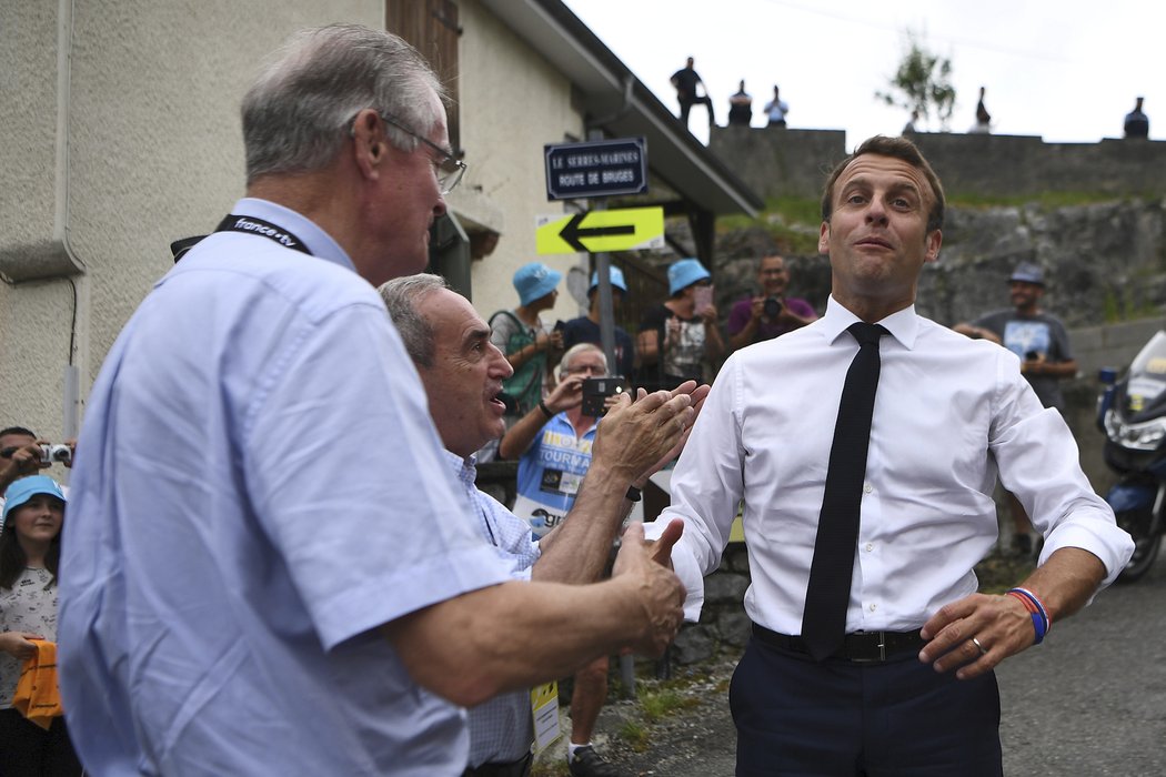 Na 14. etapu Tour de France dohlížel také francouzský prezident Emmanuel Macron