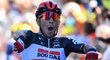 Caleb Ewan slaví vítězství ve třetí etapě Tour de France