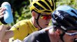 Chris Froome během občerstvování na Tour de France