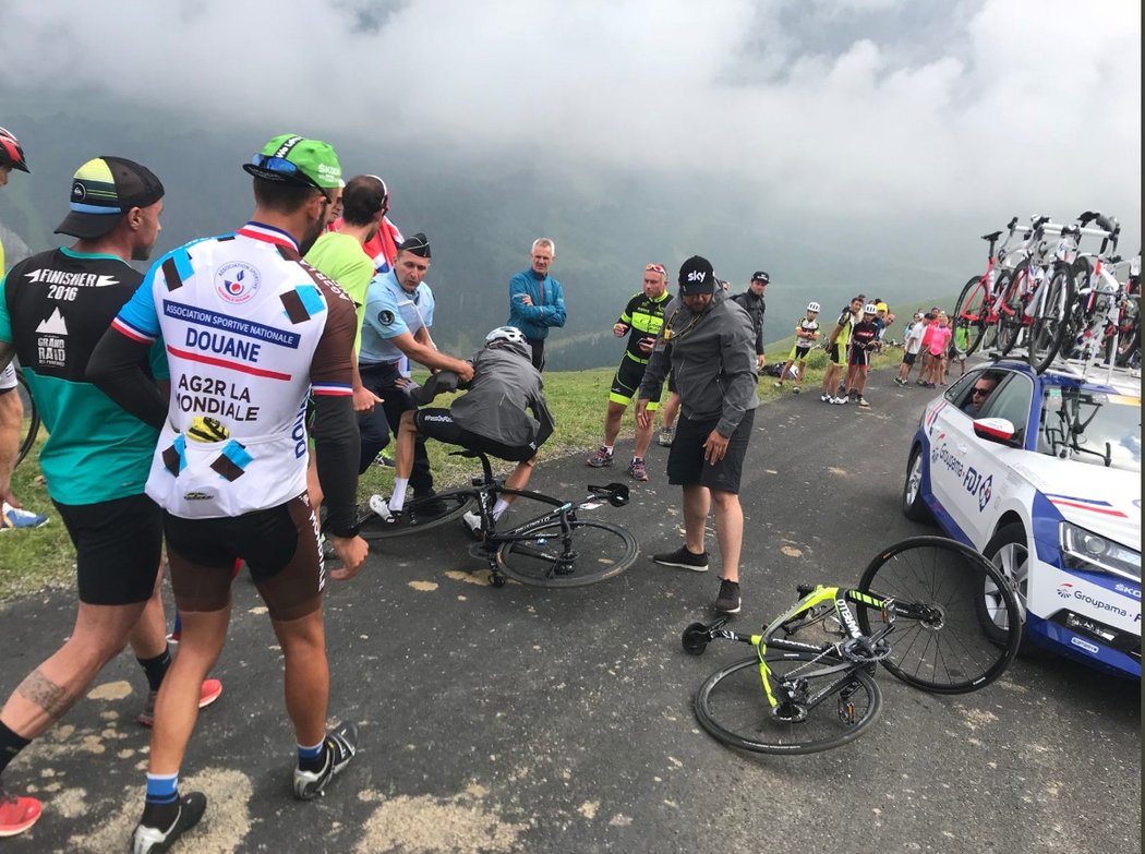 Obhájce prvenství na Tour de France Chris Froome se dostal po 17. etapě do konfliktu s policistou