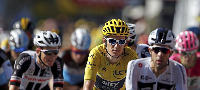 Geraint Thomas dorazil do cíle 15. etapy Tour de France v hlavním poli a udržel žlutý dres