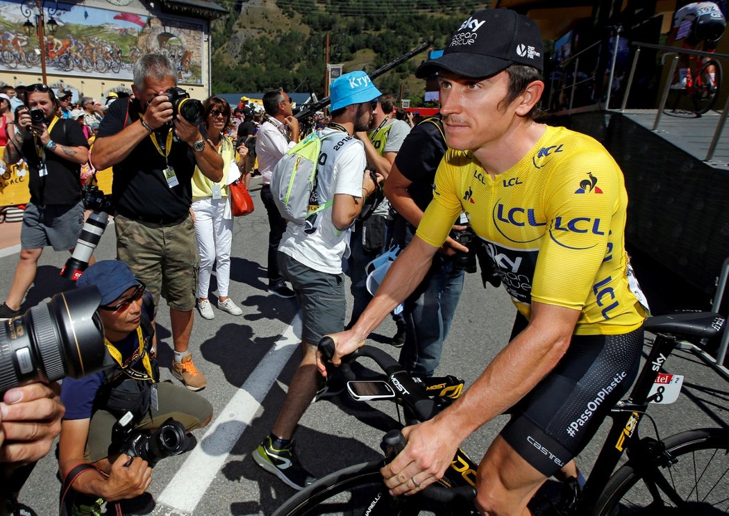 Geraint Thomas vyrazil do 12. etapy ve žlutém trikotu pro vedoucího jezdce Tour de France