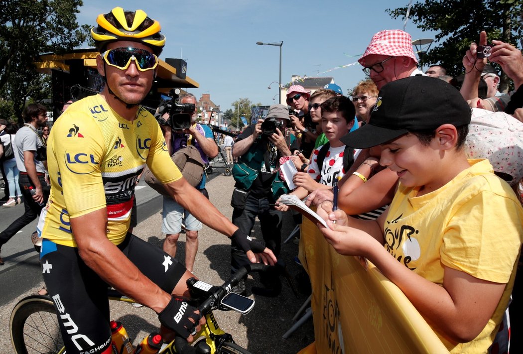 Vedoucí muž Tour de France Greg Van Avermaet před startem 7. etapy