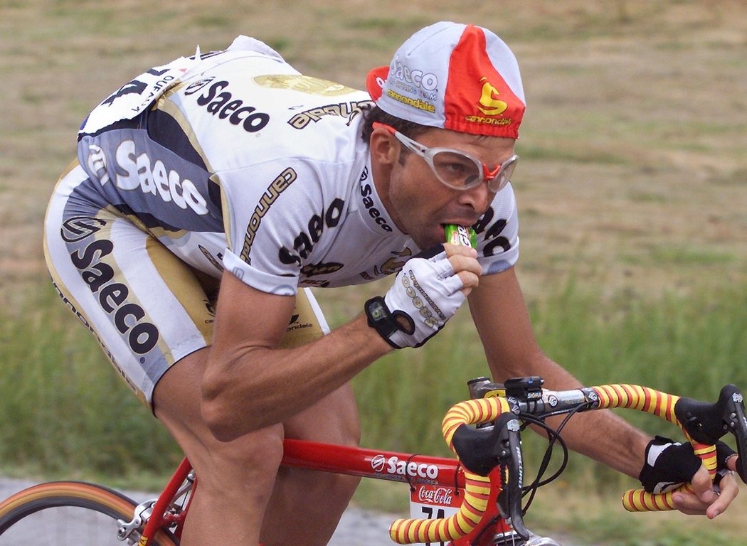 Cyklisté se potřebují během Tour de France pořádně najíst