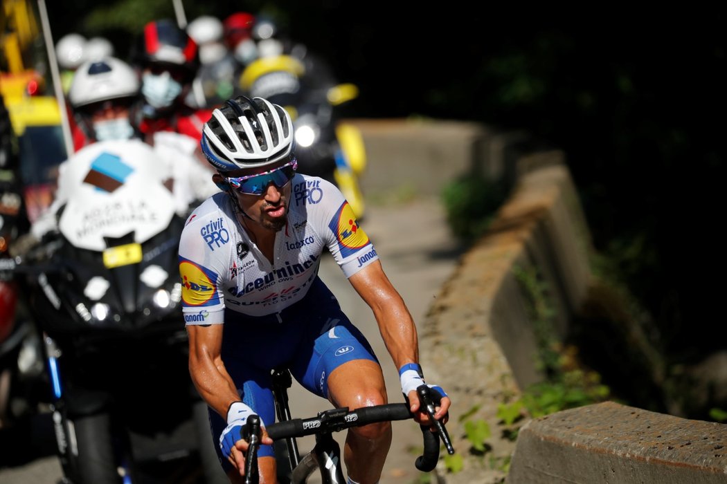 Julian Alaphilippe v jednom z náročných stoupání v 17. etapě Tour de France