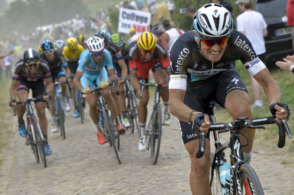 Zdeněk Štybar se pokouší o únik na obávaných kostkách ve čtvrté etapě Tour de France