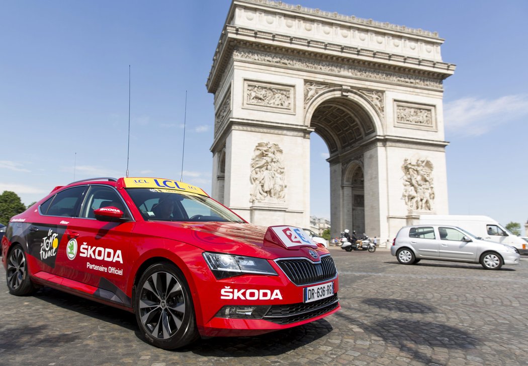 Už třináctým rokem je s Tour de France spojena tradiční značka Škoda.