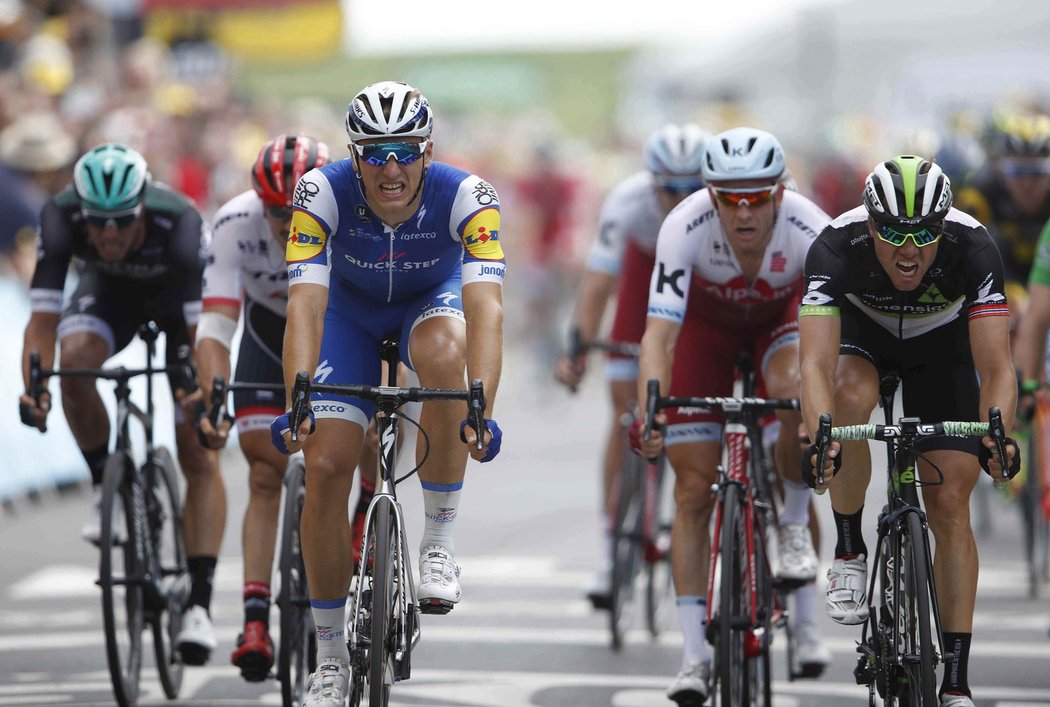Milimetry rozhodly o vítězi sedmé etapy Tour de France