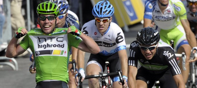 Mark Cavendish potřetí za seboue vyhrál závěrečnou etapu Tour de France a poprvé může slavit zisk zeleného dresu pro nejlepšího spurtera