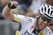 Britský cyklista Mark Cavendish se raduje z vítězství v páté etapě Tour de France
