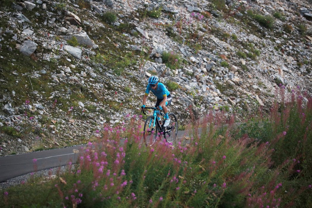 Miguel Ángel López ve svém velkolepém nástupu v 17. etapě Tour de France