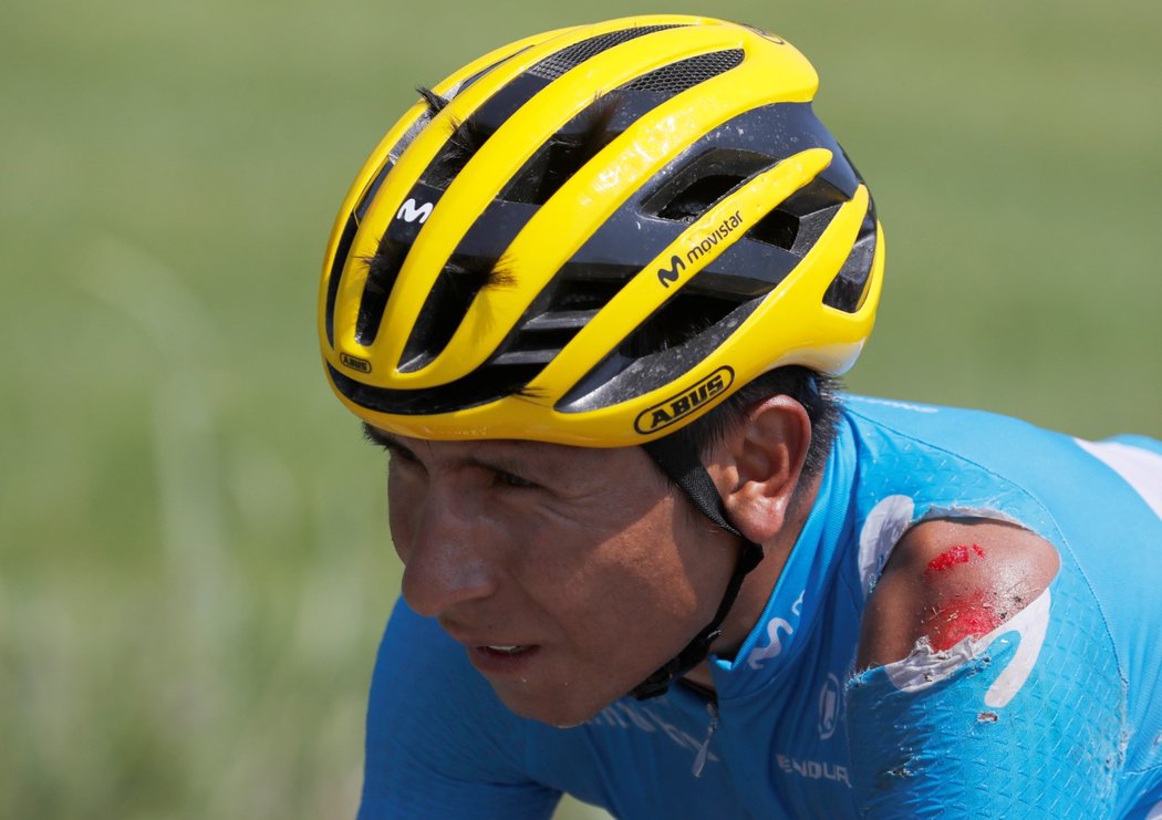 Potlučený Nairo Quintana po pádu v 18. etapě na Tour de France