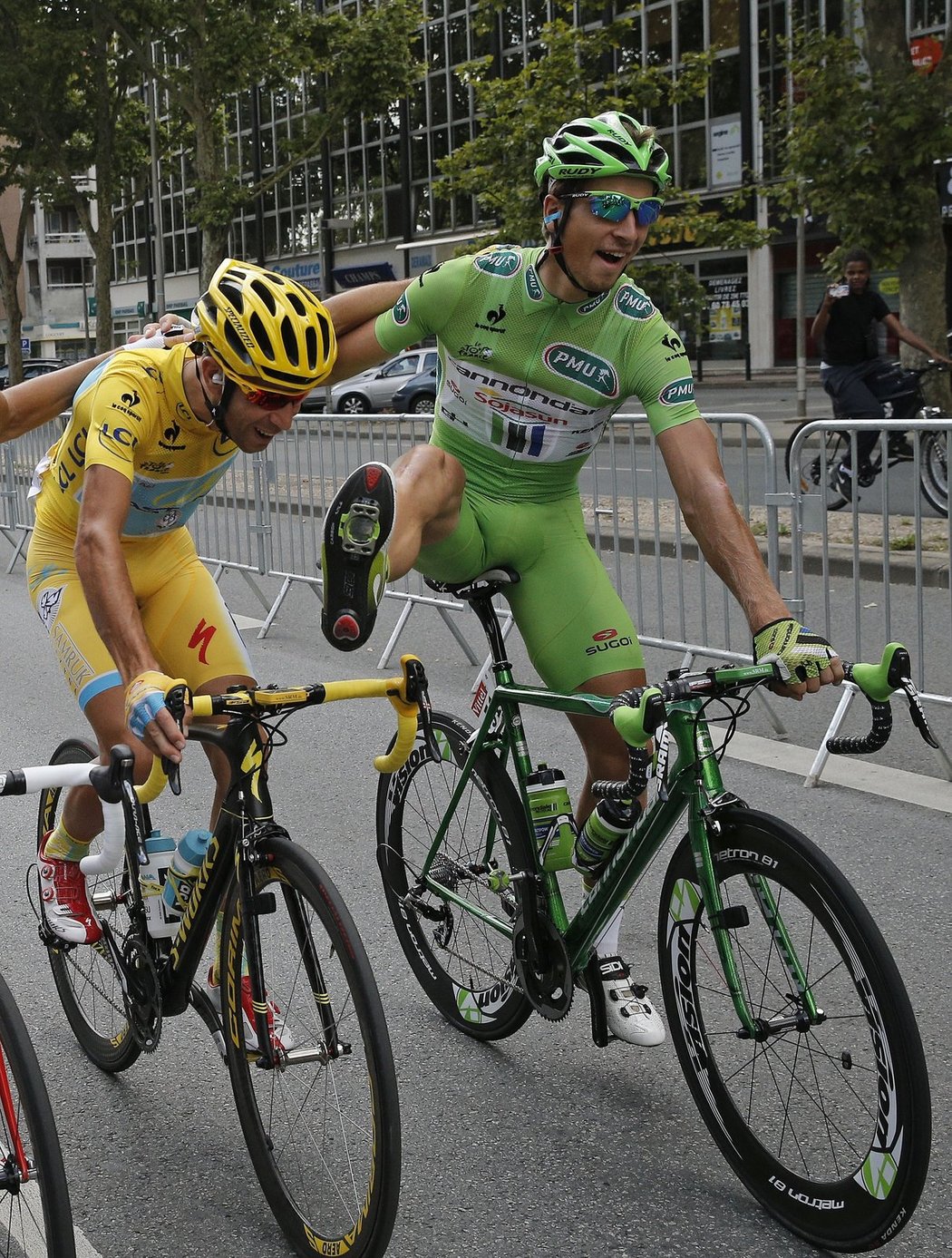 S vítězem letošní Tour de France se v závěrečné etapě projel i slovenský cyklista Peter Sagan