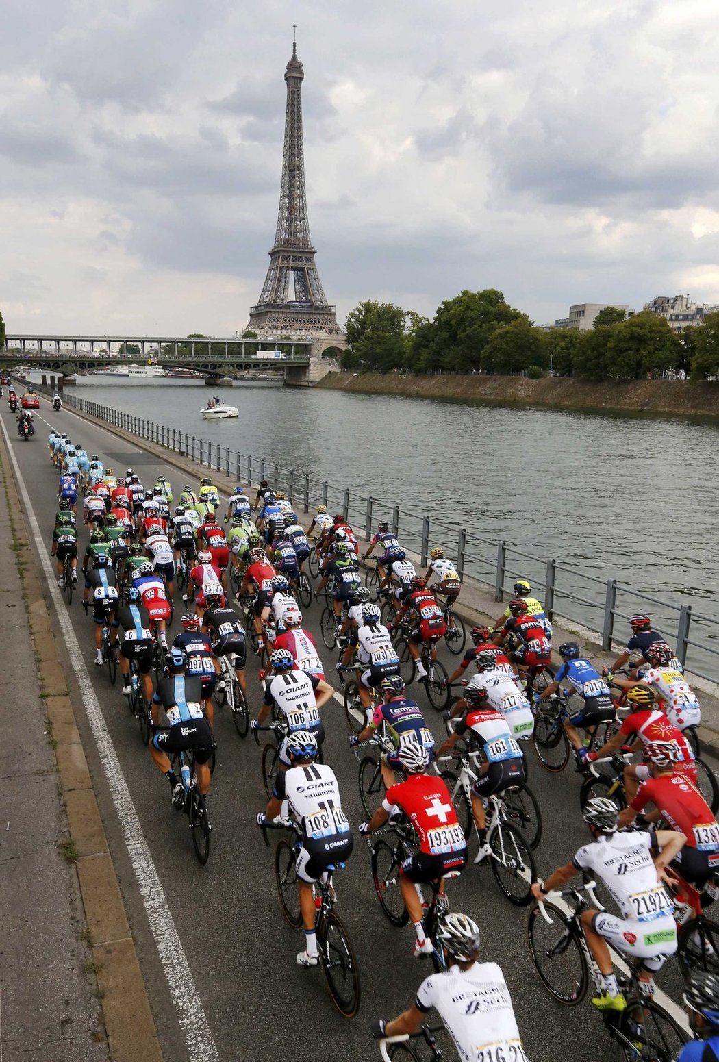 Tour de France měla na programu závěrečnou etapu s dojezdem v Paříži