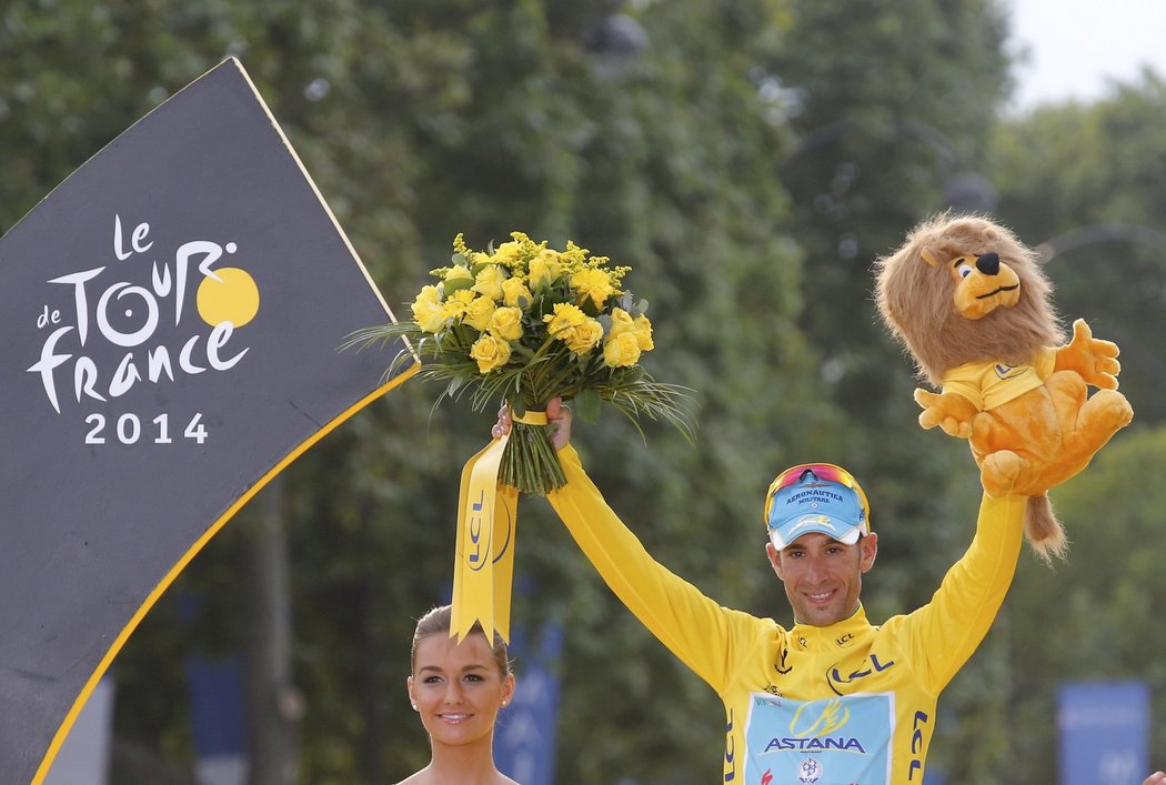 Devětadvacetiletý Nibali dokázal jako šestý cyklista historie vyhrát všechny tři Grand Tours. Loni triumfoval na Giru d&#39;Italia a v roce 2010 byl nejlepší na Vueltě